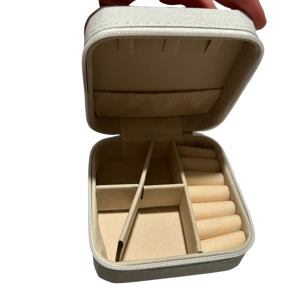 Compact Jewelry Travel Case in Cream